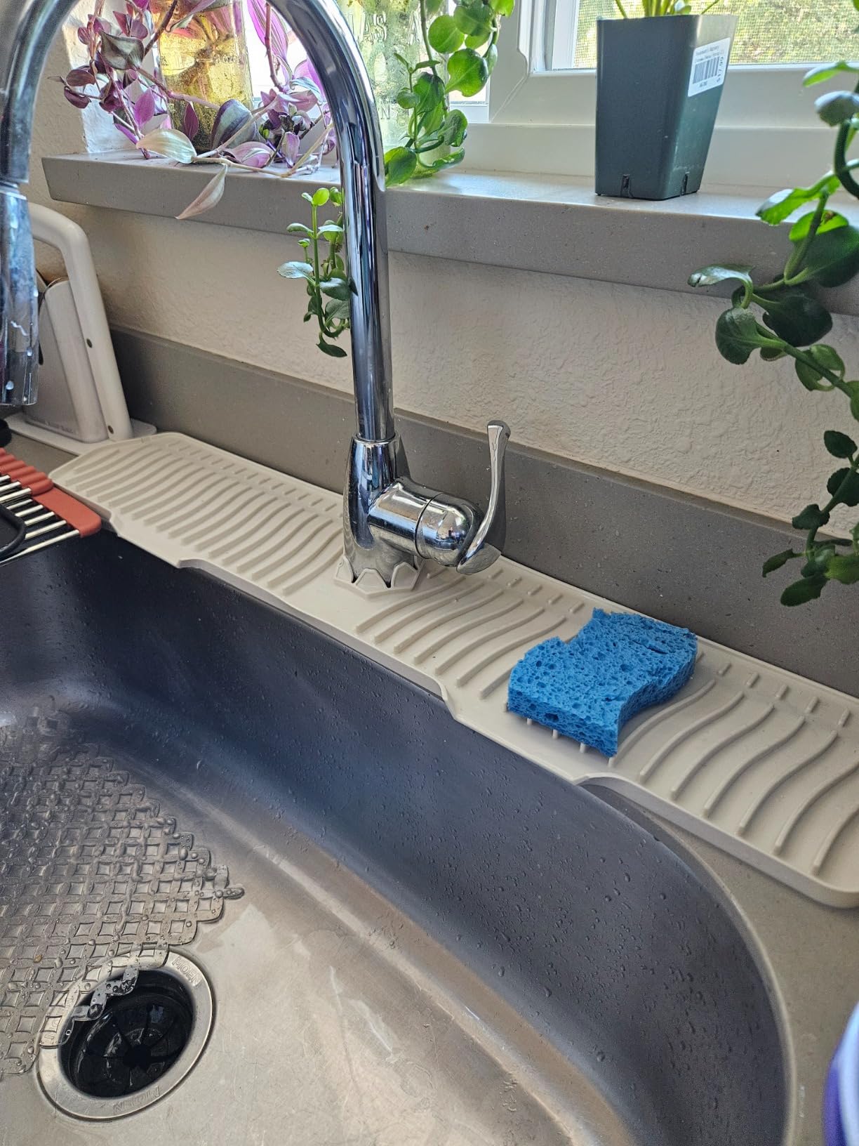 Sink Splash Guard – Self-Draining – Silicone