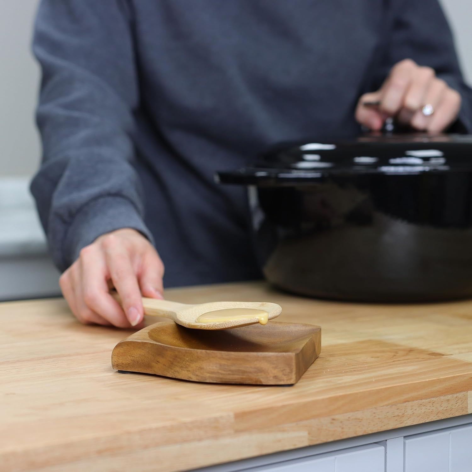 Wooden Spoon Rest - Acacia Wood Stove Top Spoon Holder with Non-Slip Grips for Spoons, Spatulas, and Tongs